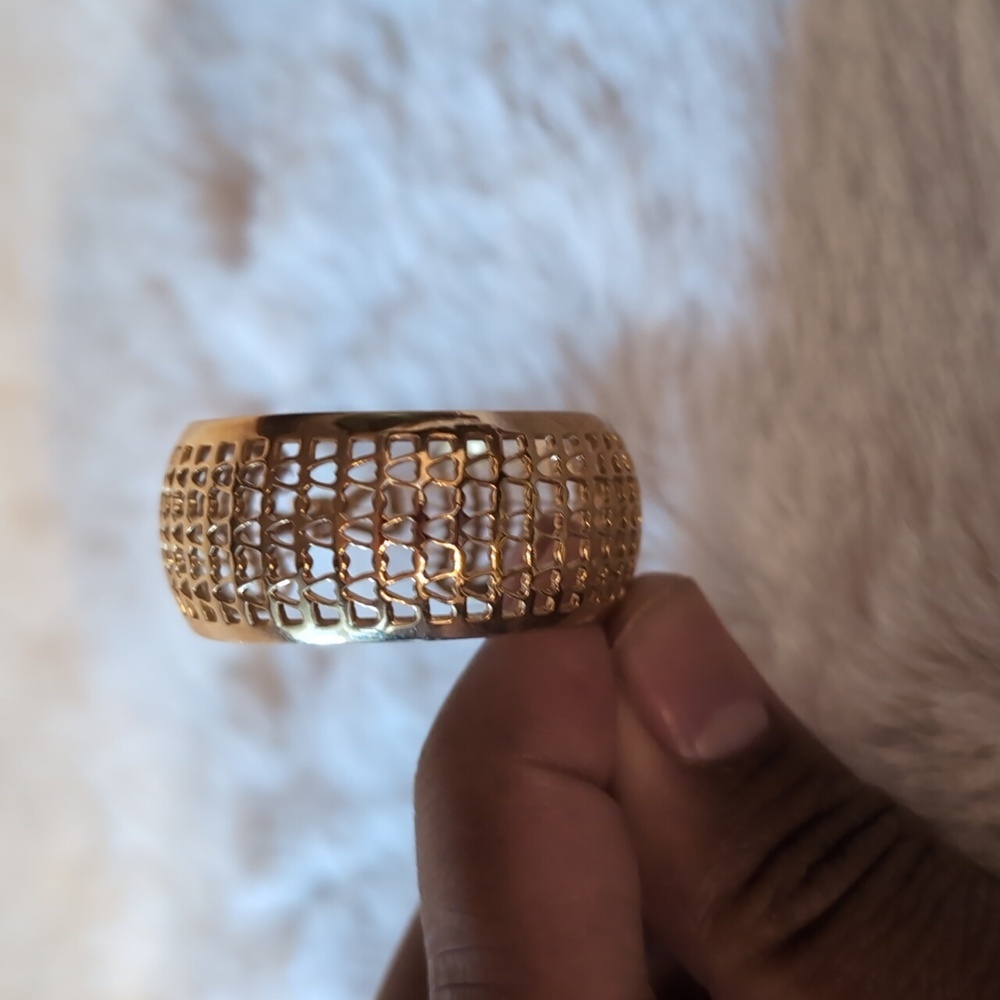 Vintage Gold Toned Hoop Earrings - Picture 3 of 10